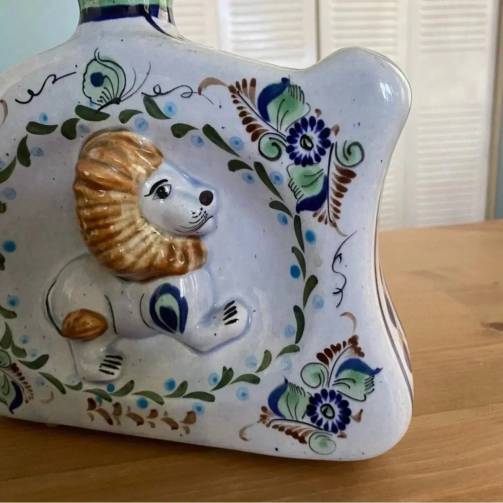 Tonala Lion Decanter, Made in Mexico, Handpainted, 7‎ 3/4” Tall